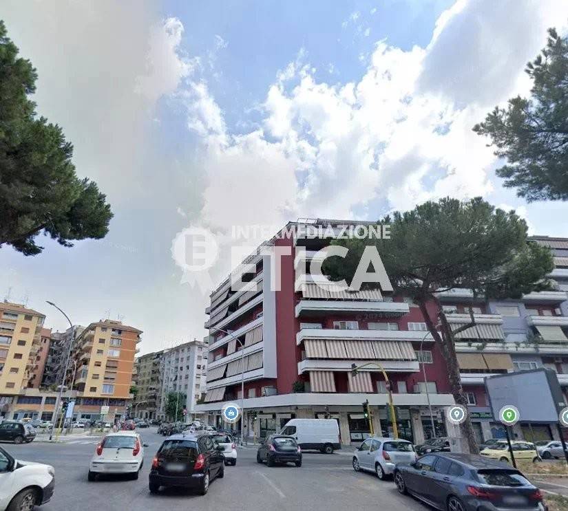 appartamento in vendita a Roma in zona Tuscolano