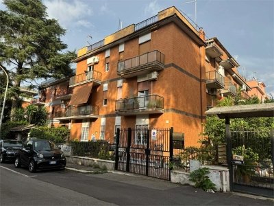 appartamento in vendita a Roma in zona Giuliano Dalmata
