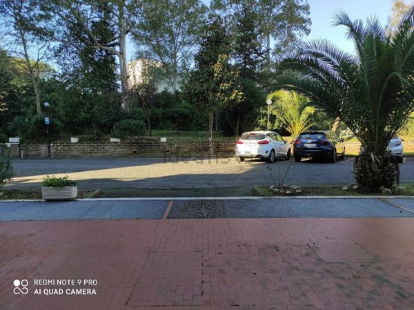 locale commerciale in vendita a Roma in zona Ostiense