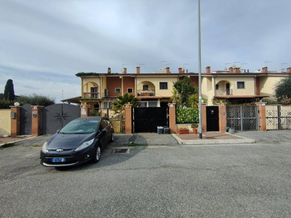 casa indipendente in vendita a Roma in zona Infernetto