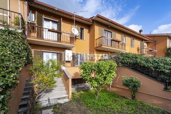 casa indipendente in vendita a Roma in zona Cesano