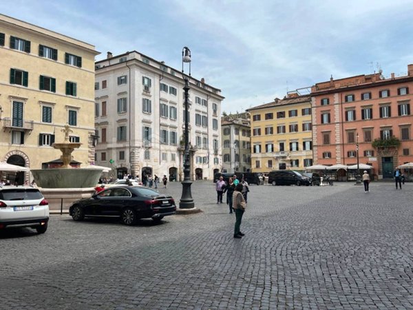 appartamento in vendita a Roma in zona Rione Regola