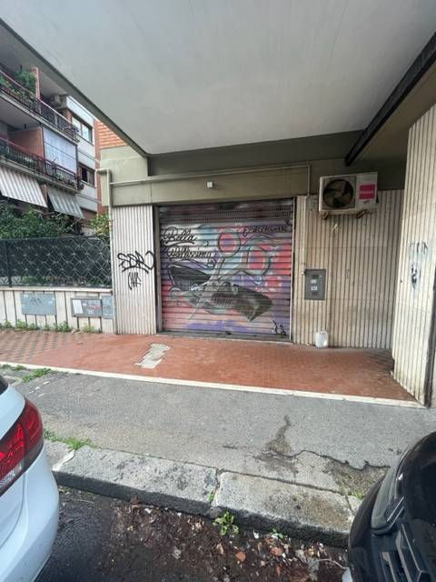 negozio in vendita a Roma in zona Ostia