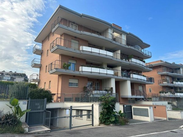 appartamento in vendita a Roma in zona Giuliano Dalmata