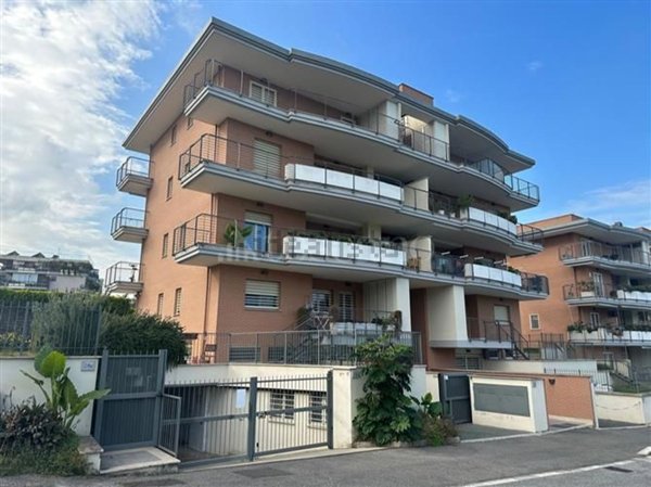 appartamento in vendita a Roma in zona Giuliano Dalmata