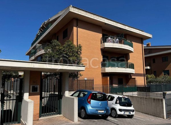 appartamento in vendita a Roma in zona Casal Morena