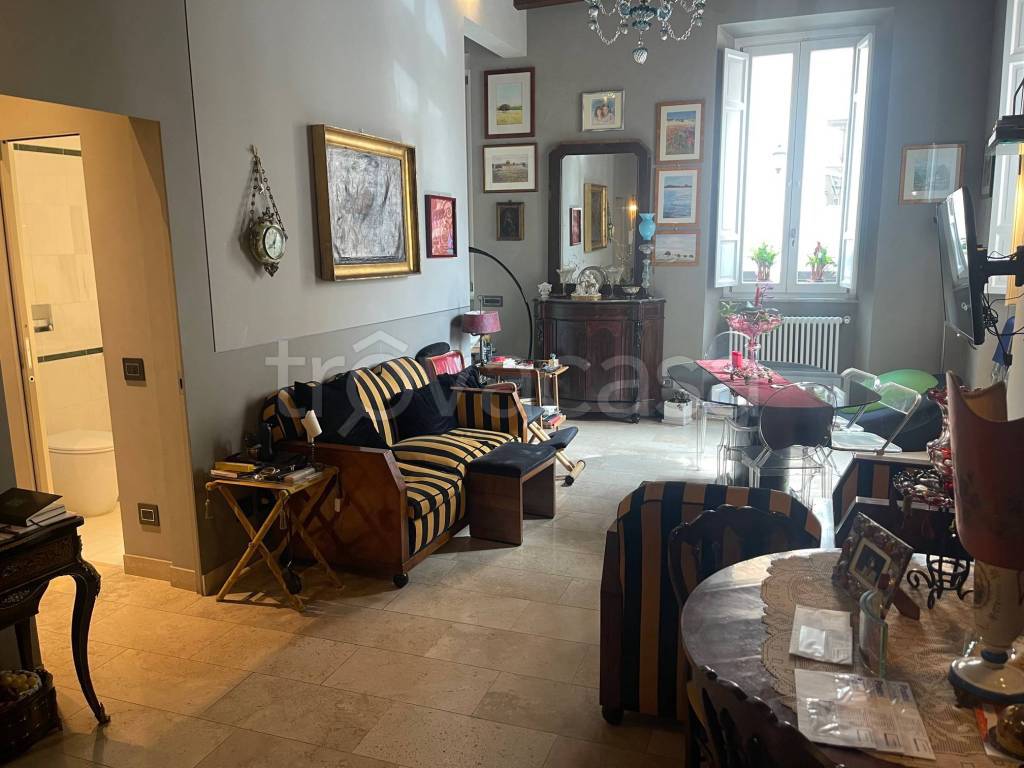 appartamento in vendita a Roma in zona Parione/Sant'Eustachio