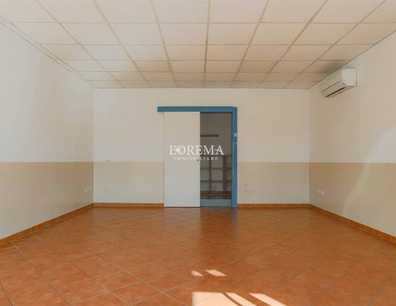 negozio in vendita a Roma in zona Infernetto