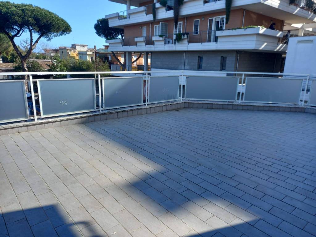 appartamento in vendita a Roma in zona Acilia