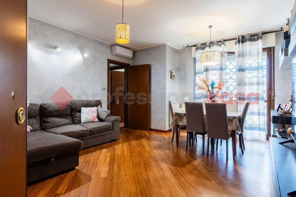 appartamento in vendita a Roma in zona Prenestino-Labicano