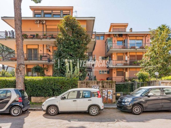 appartamento in vendita a Roma in zona Mostacciano