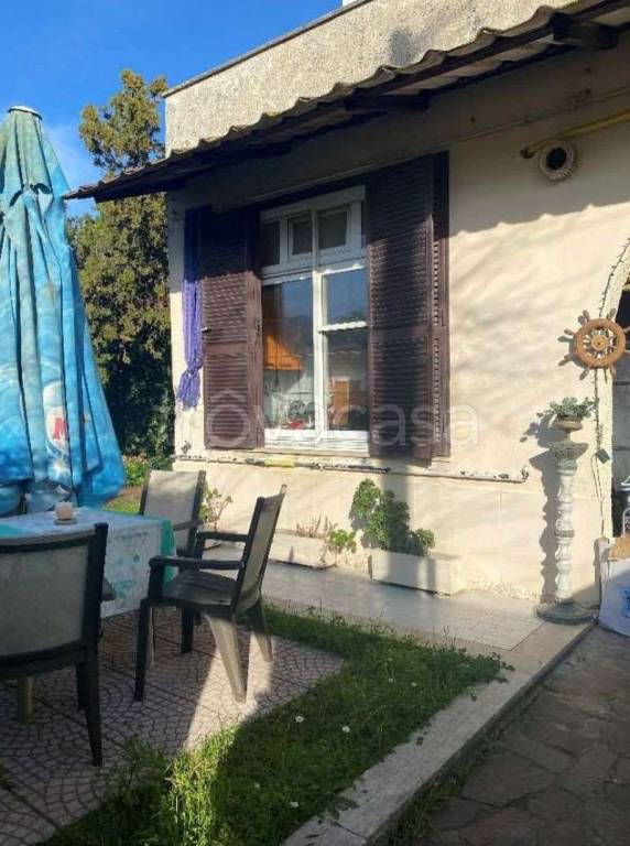 casa indipendente in vendita a Roma in zona Ostia Antica