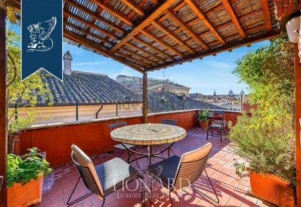 appartamento in vendita a Roma in zona Parione/Sant'Eustachio