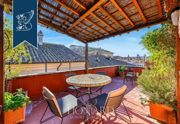 appartamento in vendita a Roma in zona Parione/Sant'Eustachio