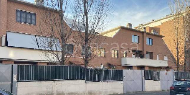 appartamento in vendita a Roma in zona Castelverde