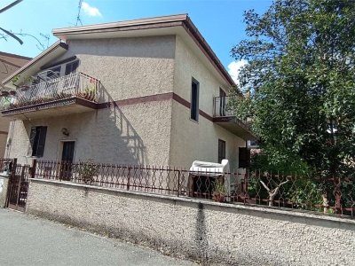 casa indipendente in vendita a Roma