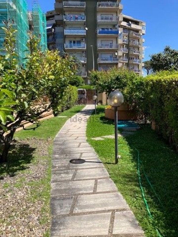 pentavano in vendita a Roma in zona Axa