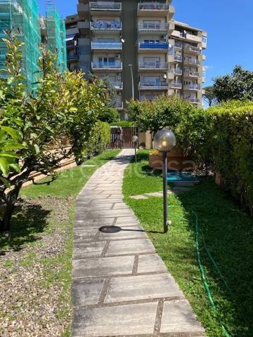 pentavano in vendita a Roma in zona Axa