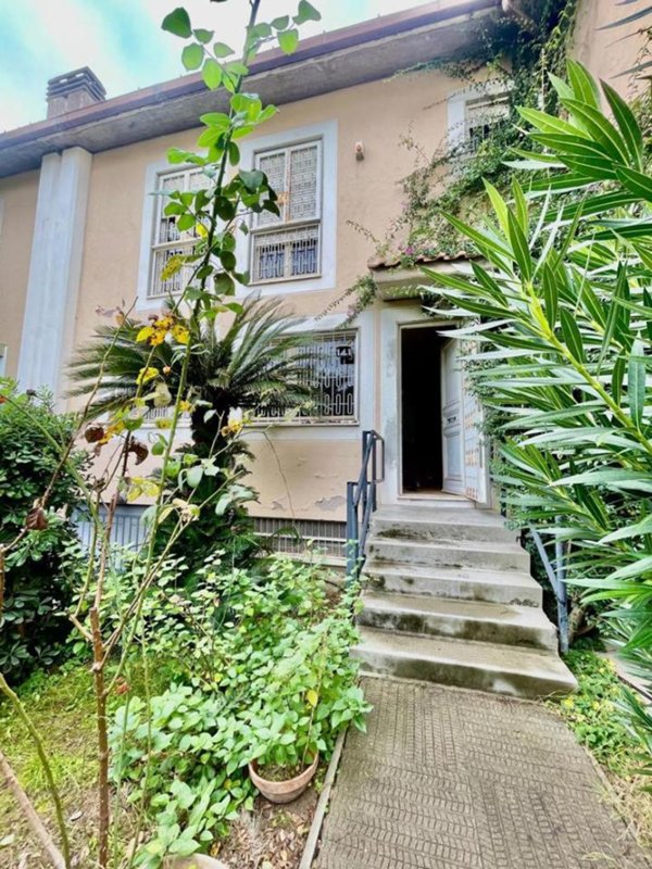 casa indipendente in vendita a Roma in zona Casal Palocco