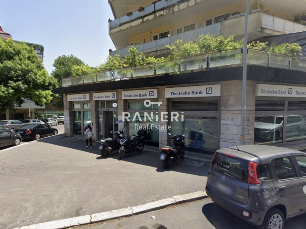 negozio in vendita a Roma in zona Della Vittoria