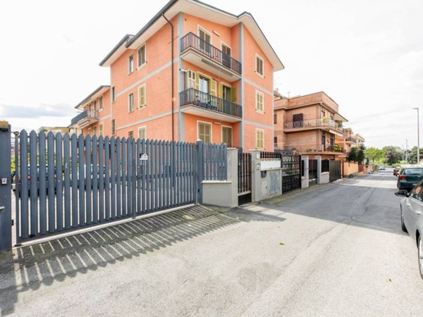 appartamento in vendita a Roma in zona Borghesiana