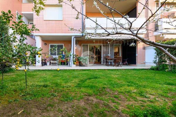 appartamento in vendita a Roma in zona Corviale