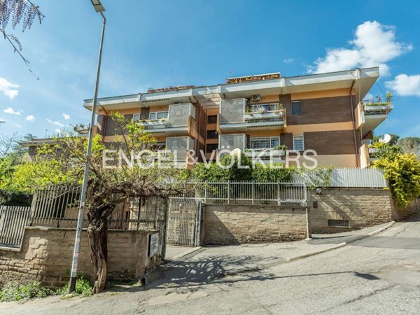appartamento in vendita a Roma in zona Tomba di Nerone
