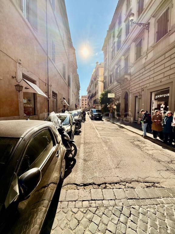 negozio in vendita a Roma in zona Trevi-Colonna