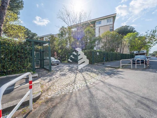 appartamento in vendita a Roma in zona EUR