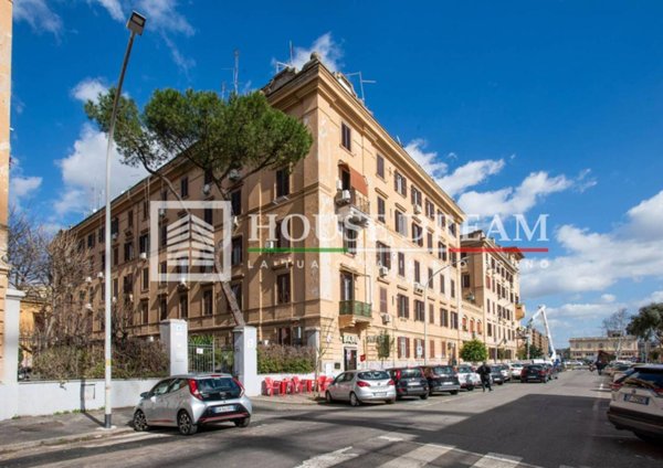 appartamento in vendita a Roma in zona Ostiense