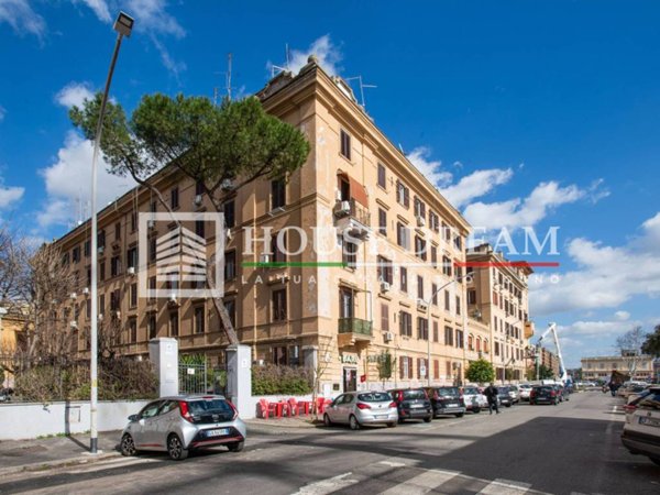 appartamento in vendita a Roma in zona Ostiense