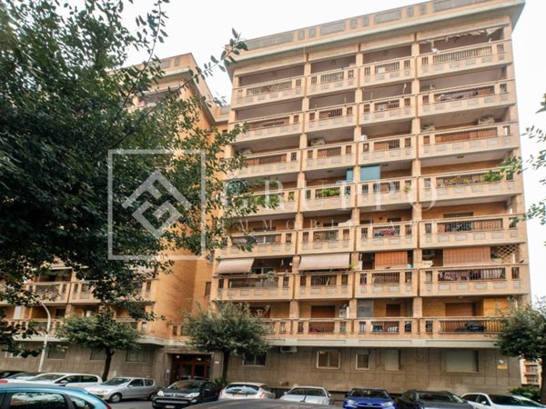 appartamento in vendita a Roma in zona Ostiense