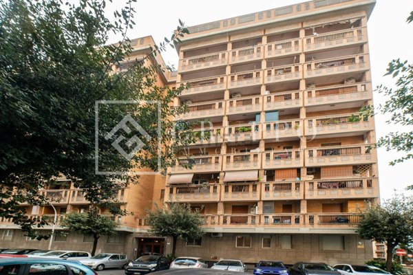 appartamento in vendita a Roma in zona Ostiense
