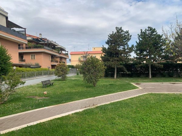 appartamento in vendita a Roma in zona Osteria del Curato