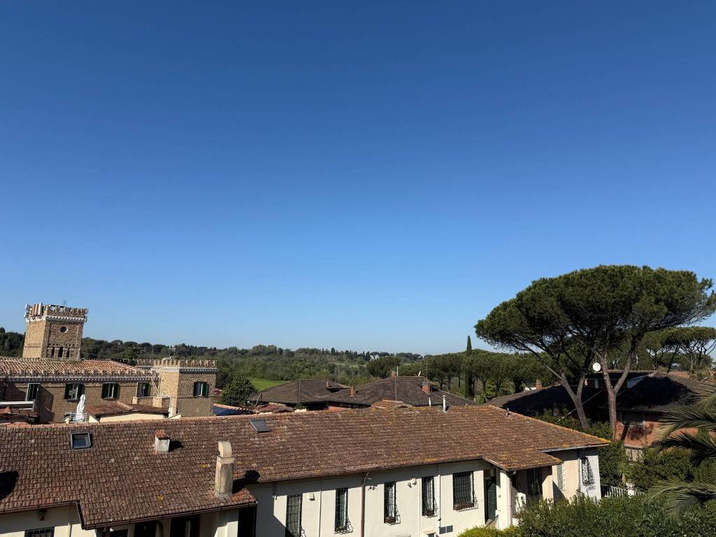 appartamento in vendita a Roma in zona Appio Pignatelli