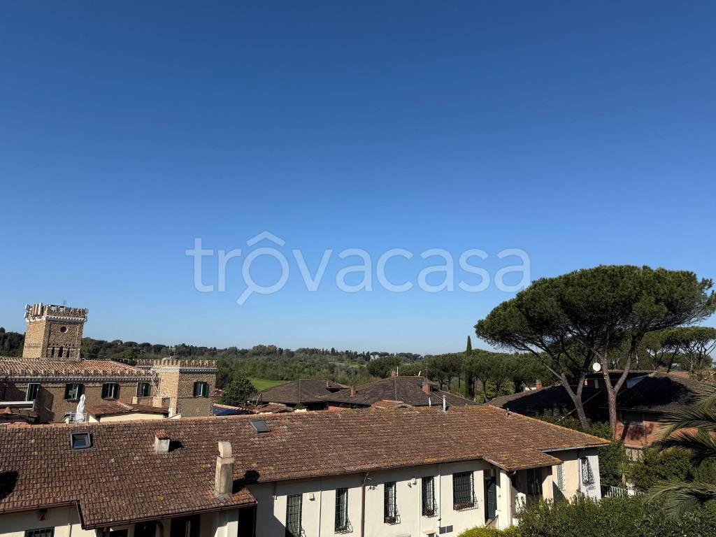 appartamento in vendita a Roma in zona Appio Pignatelli