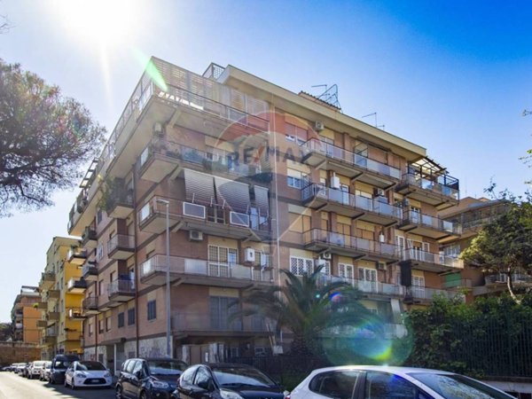 appartamento in vendita a Roma in zona Ostia