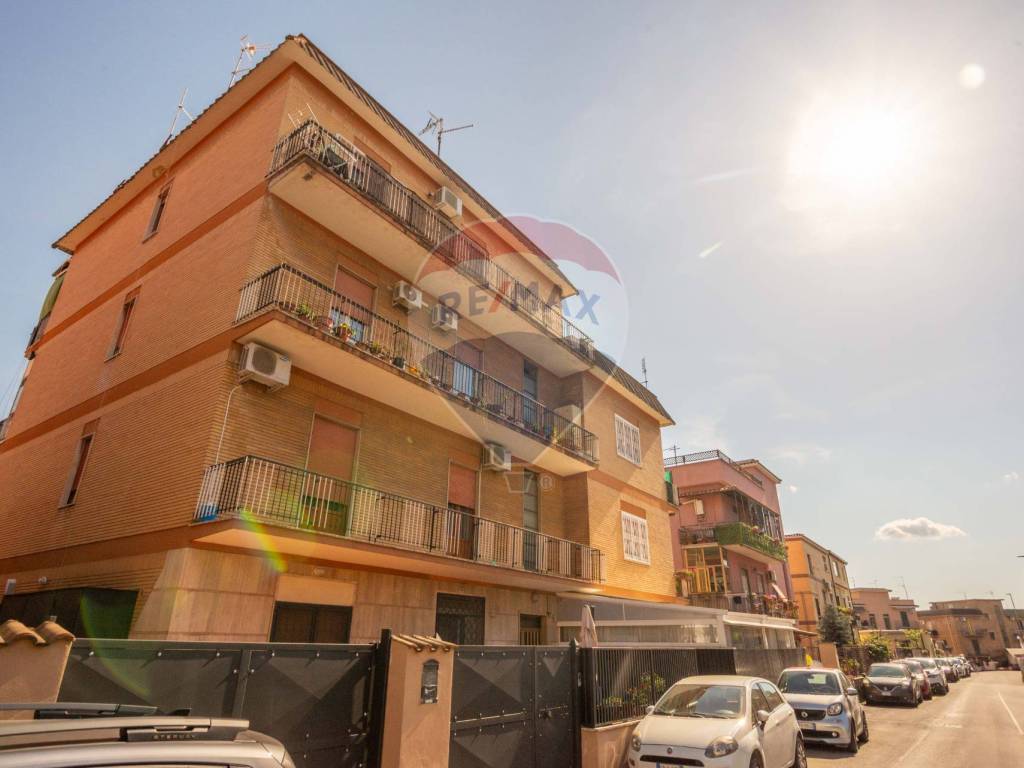 appartamento in vendita a Roma in zona Tor Bella Monaca