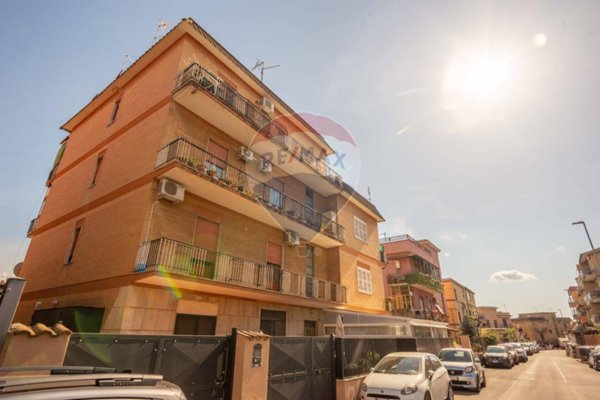 appartamento in vendita a Roma in zona Tor Bella Monaca