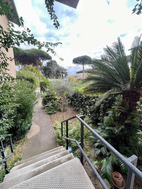 casa indipendente in vendita a Roma in zona Casal Palocco