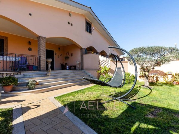 casa indipendente in vendita a Roma in zona Axa