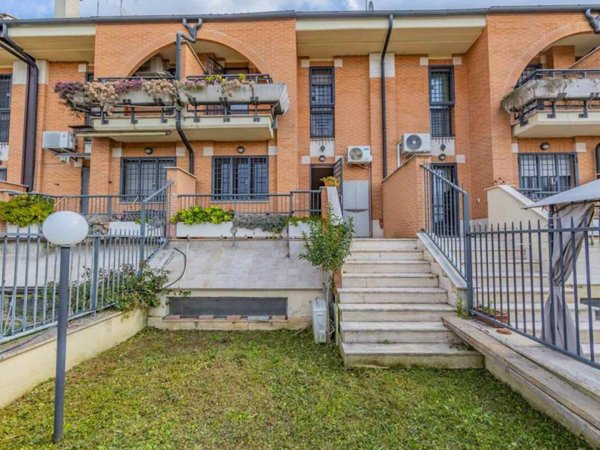 casa indipendente in vendita a Roma in zona Ponte di Nona