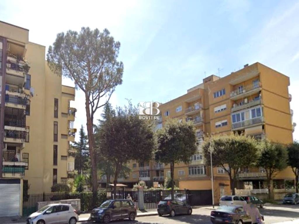 appartamento in vendita a Roma in zona Torre Angela