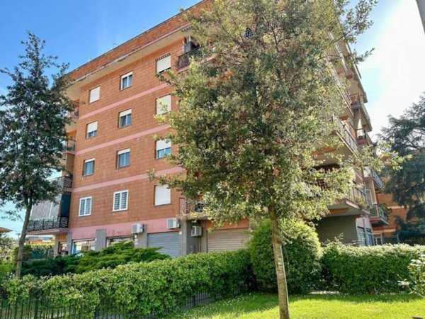 appartamento in vendita a Roma in zona Tomba di Nerone