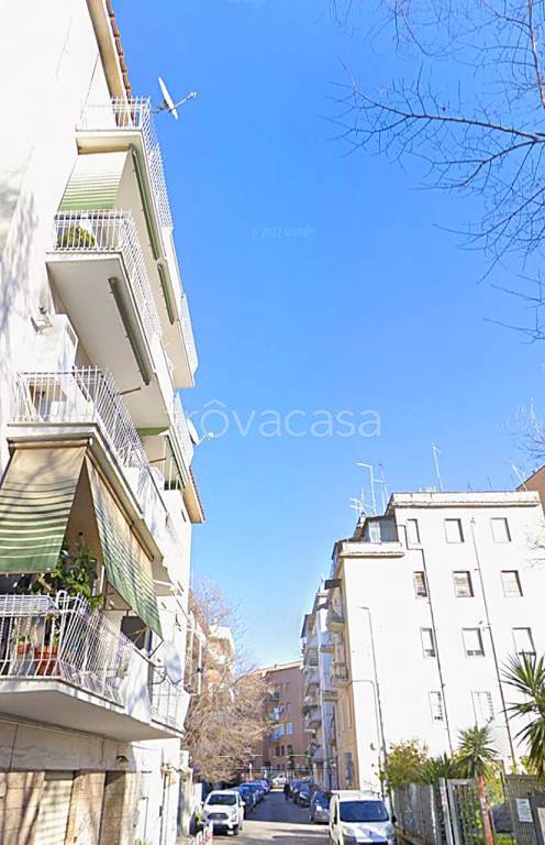 appartamento in vendita a Roma in zona Appio Claudio