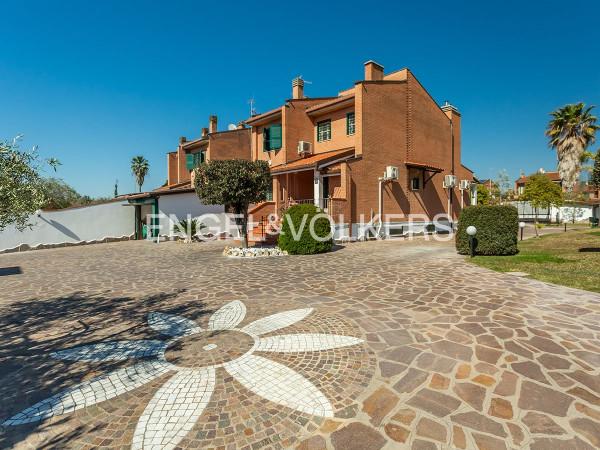 casa indipendente in vendita a Roma in zona Casal Palocco
