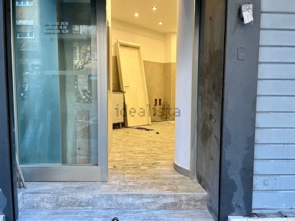 negozio in vendita a Roma in zona Portuense