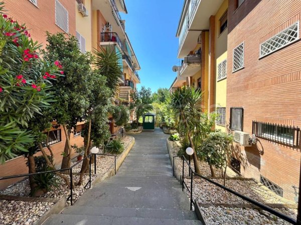 appartamento in vendita a Roma in zona Tomba di Nerone
