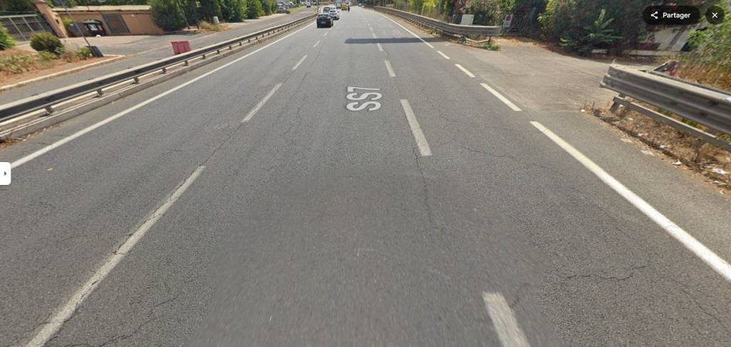 negozio in vendita a Roma in zona Appio Claudio