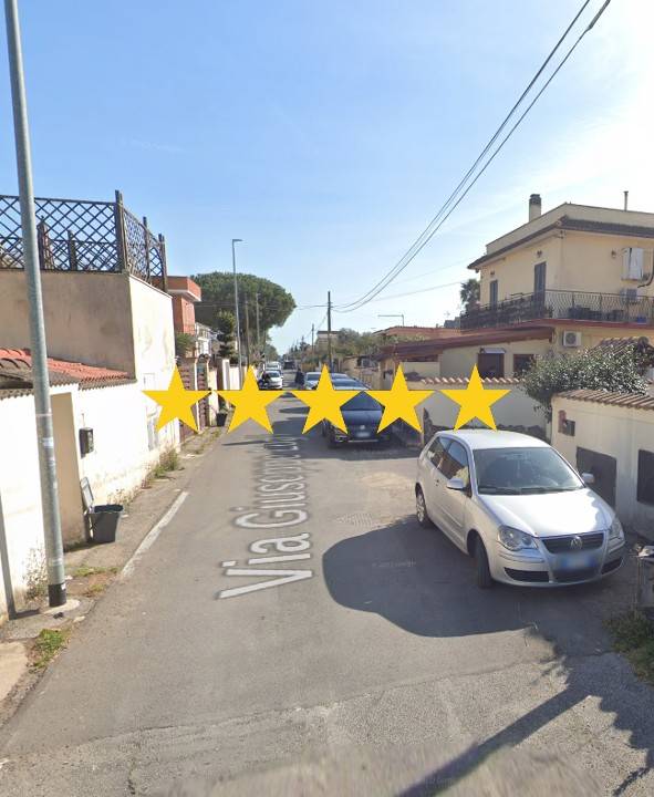 appartamento in vendita a Roma in zona Ostia Antica